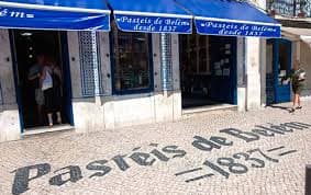 Freshly baked pastéis de nata