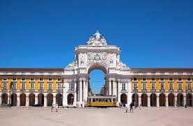 Arco da Rua Augusta triumphal arch with Glory crowning Genius and Valor sculptures at top