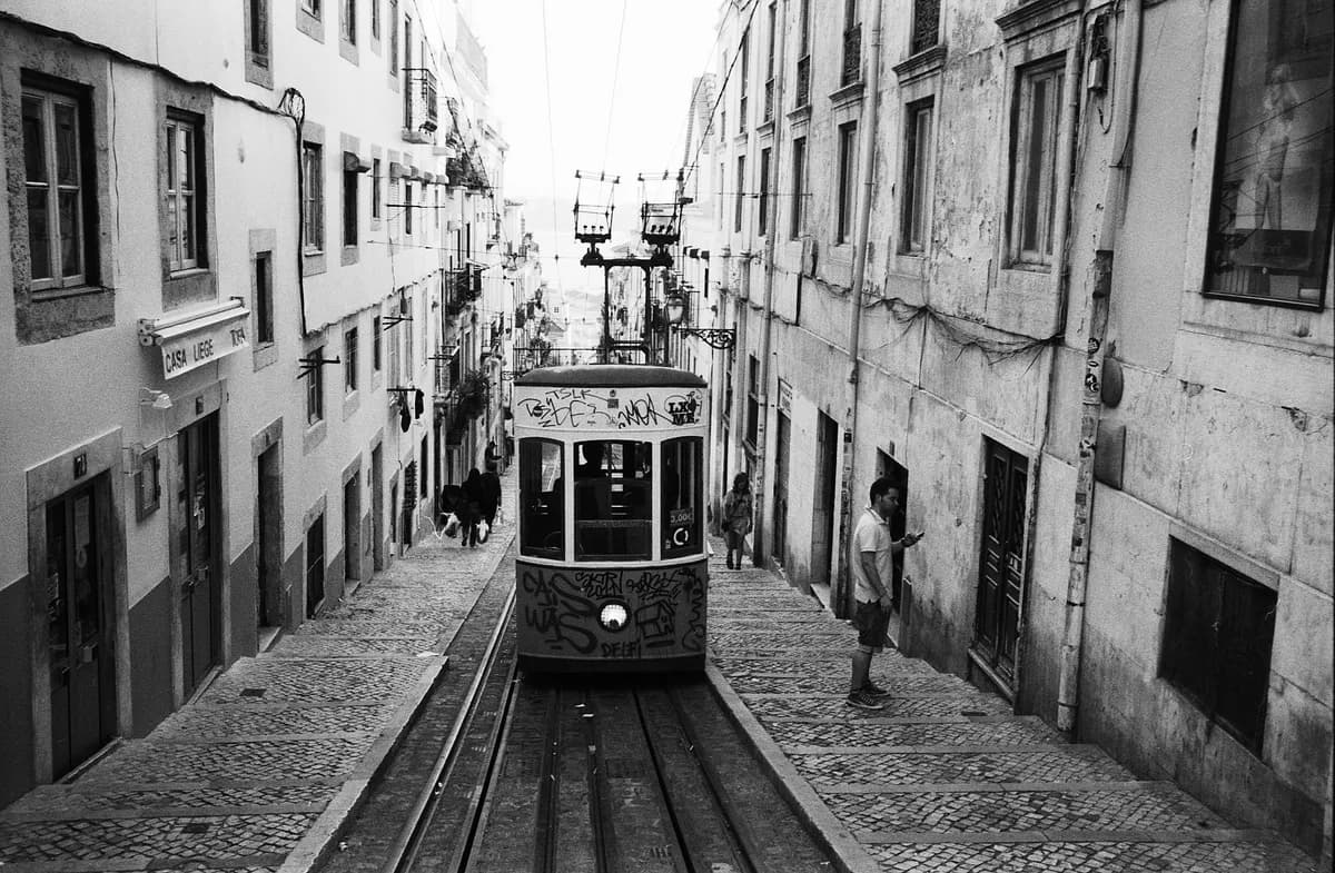 Elevador da Bica (Bica Funicular)